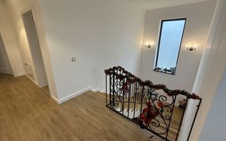 Casa garaj curte 600mp - Poză 6