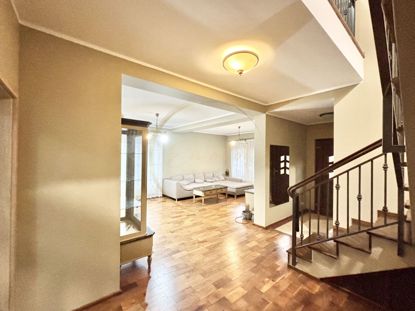 VILĂ DEOSEBITĂ ÎN CARTIERUL PLANETELOR, GIROC – ZONĂ REZIDENȚIALĂ LINIȘTITĂ - Poză 4