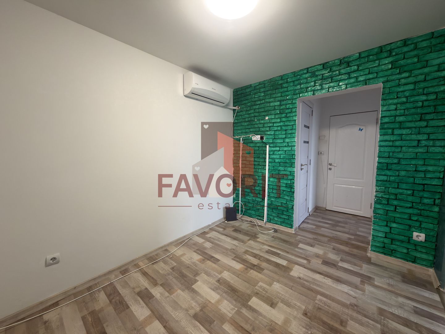 Etaj intermediar. Bloc izolat. Bucatarie inchisa - Poză 9