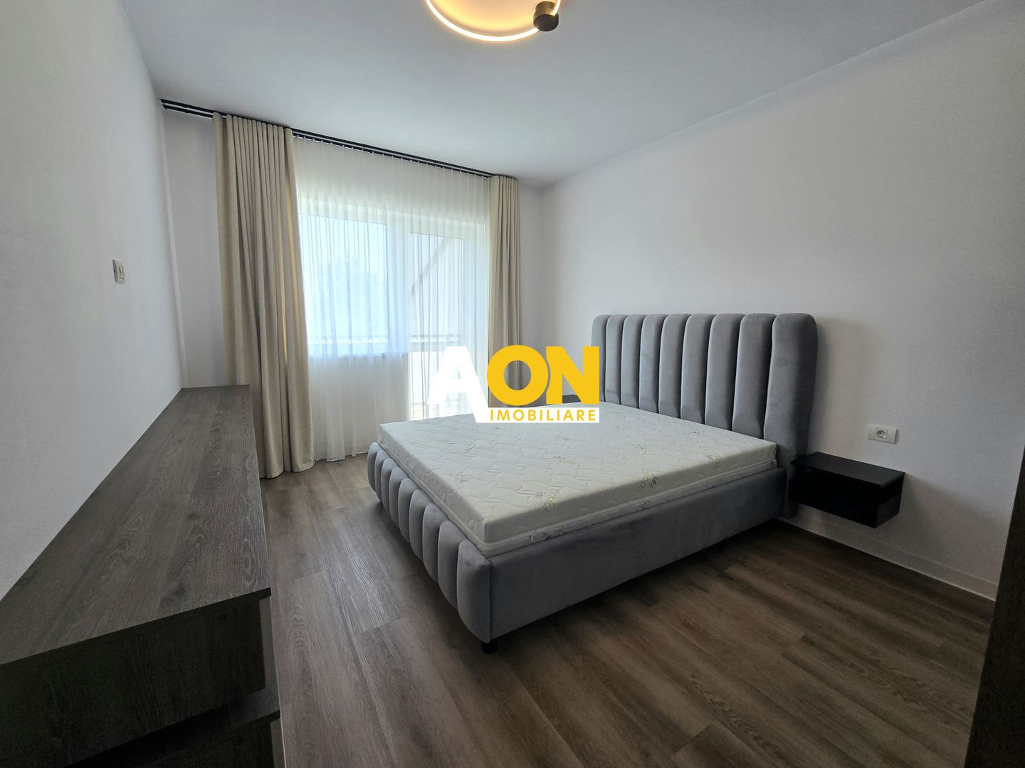 Apartament Superfinisat 3 Camere Zona Centru - Poză 3