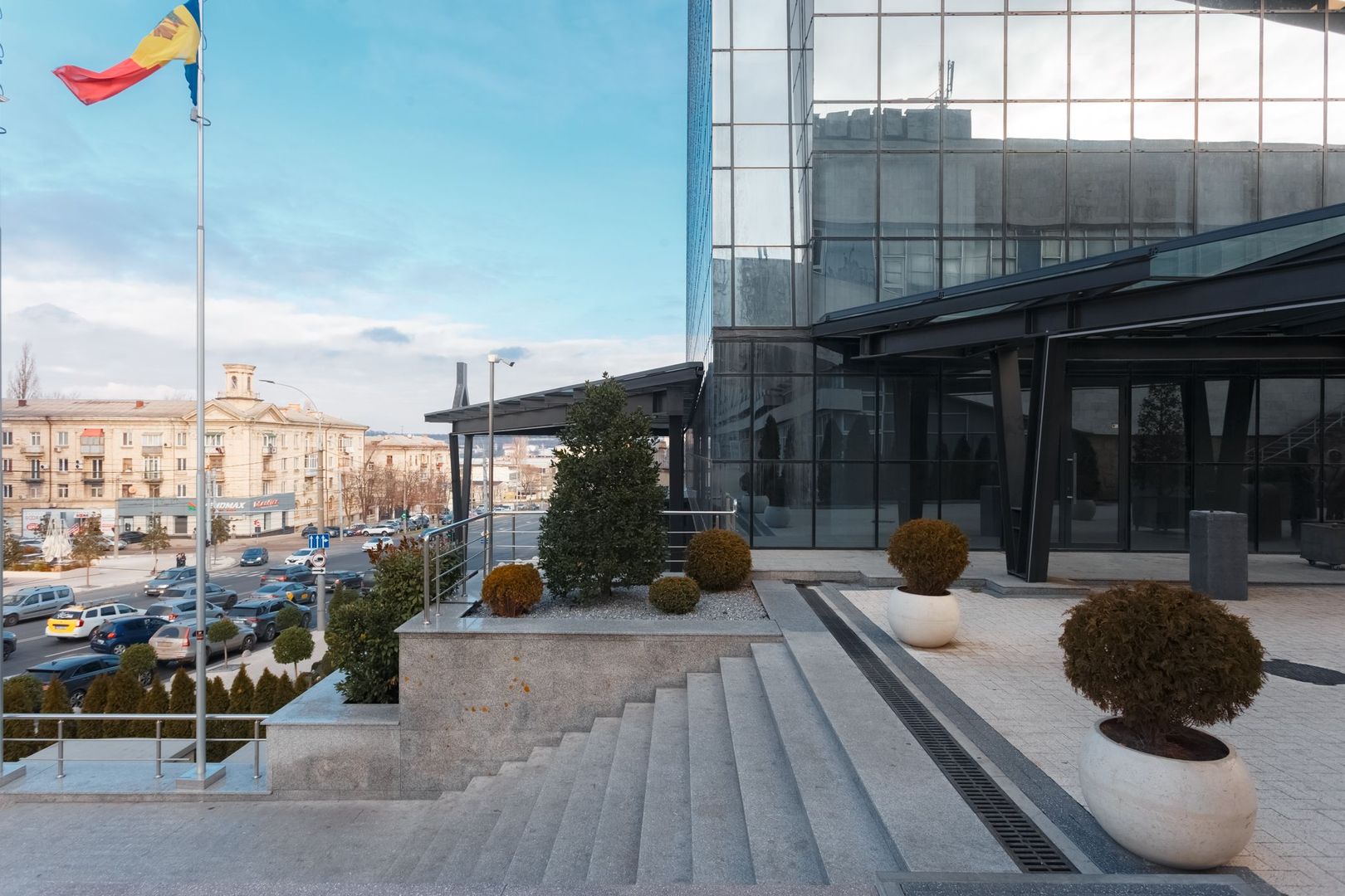 Spațiu Comercial. Business Centrul ROYAL TOWER - Poză 12