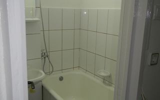 Garsonieră in Racadau,bloc de apartamente! - Poză 3