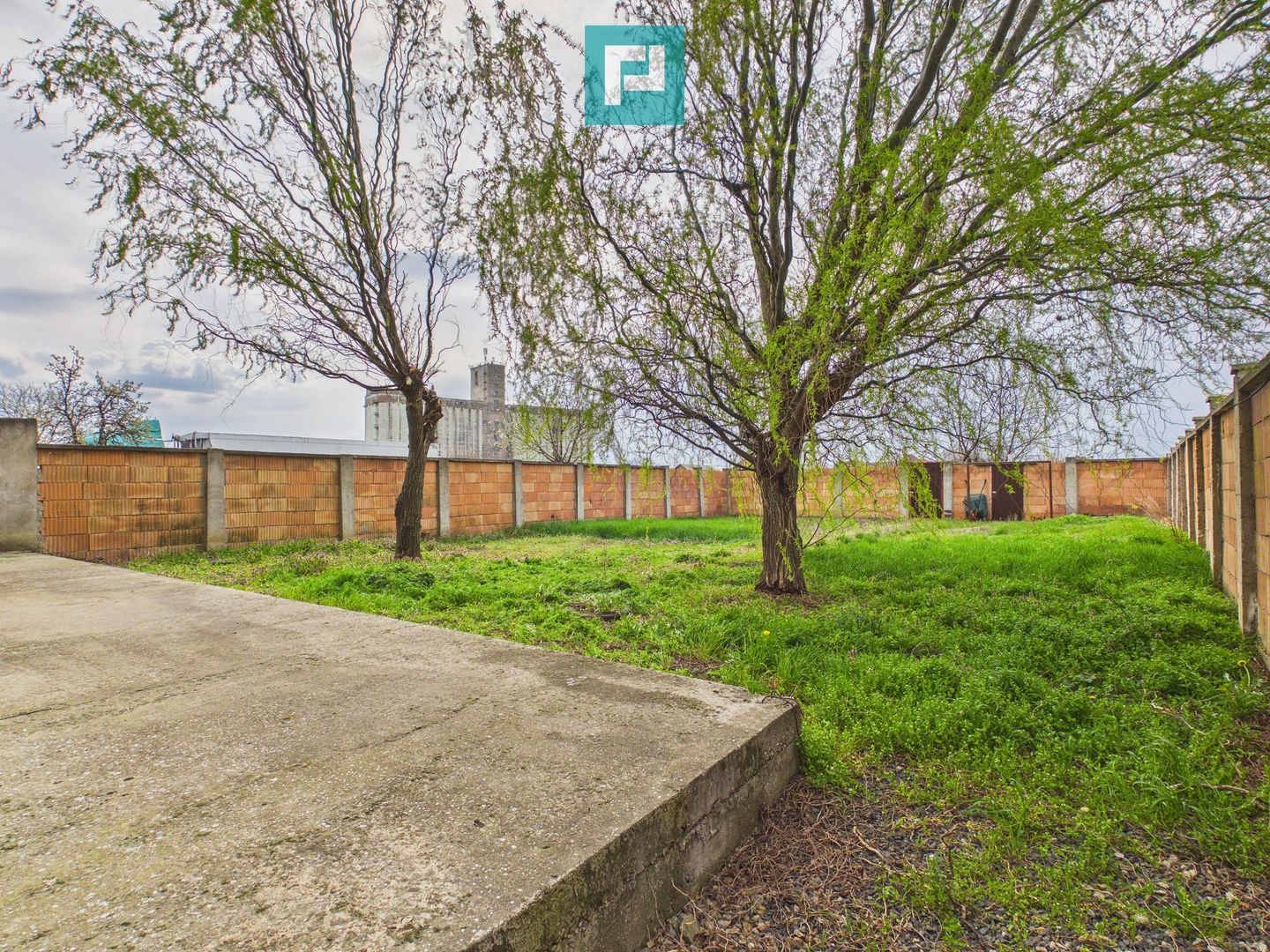 Casă spațioasă în Sântana - Poză 35