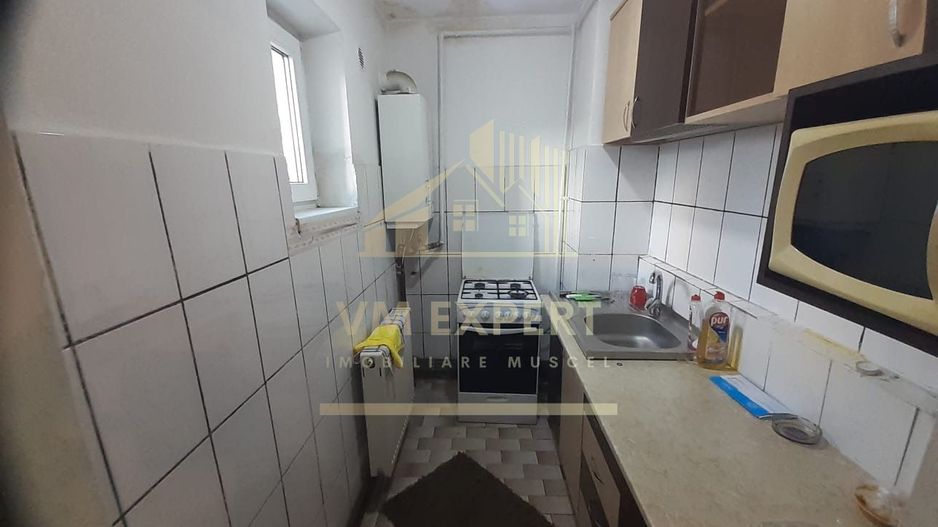 APARTAMENT 3 CAMERE ETAJ 2 ROTUNDA  CAMPULUNG - Poză 8