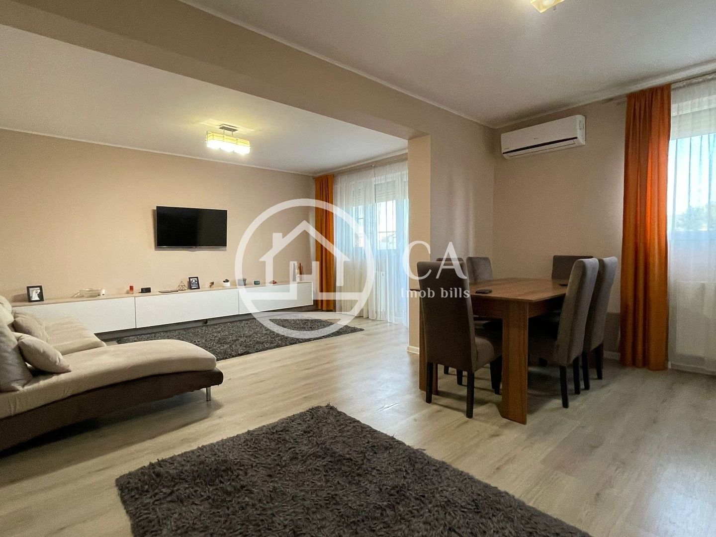 Apartament de vânzare cu 3 camere în zona Rogerius, Oradea - Poză 1