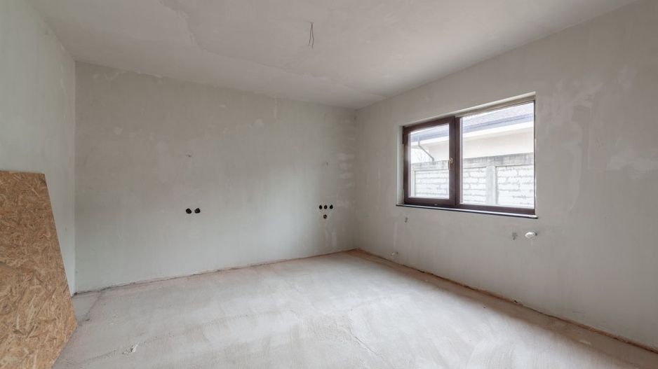 Casa sptioasa cu potential real in Maracineni la 5 pasi de Pitesti-Arges! - Poză 8