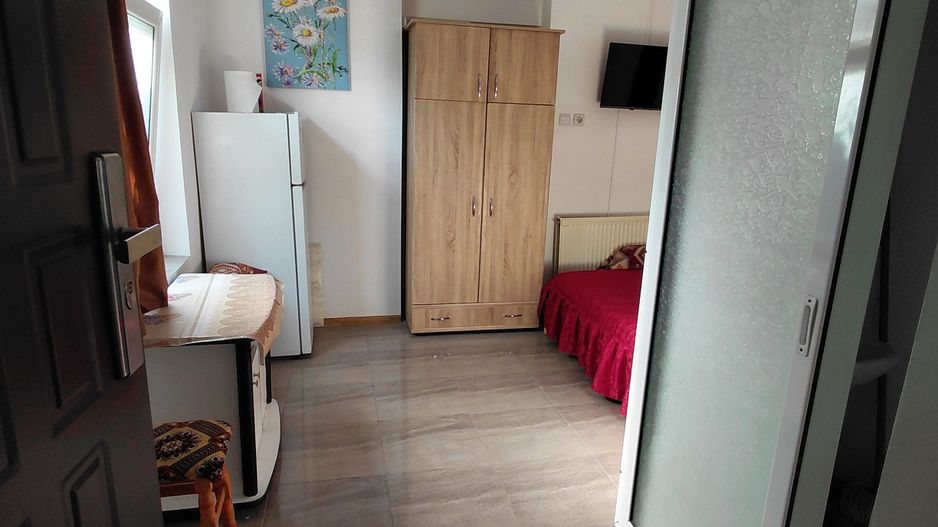 Apartament 1 camera la curte ,str. Traian - Poză 2