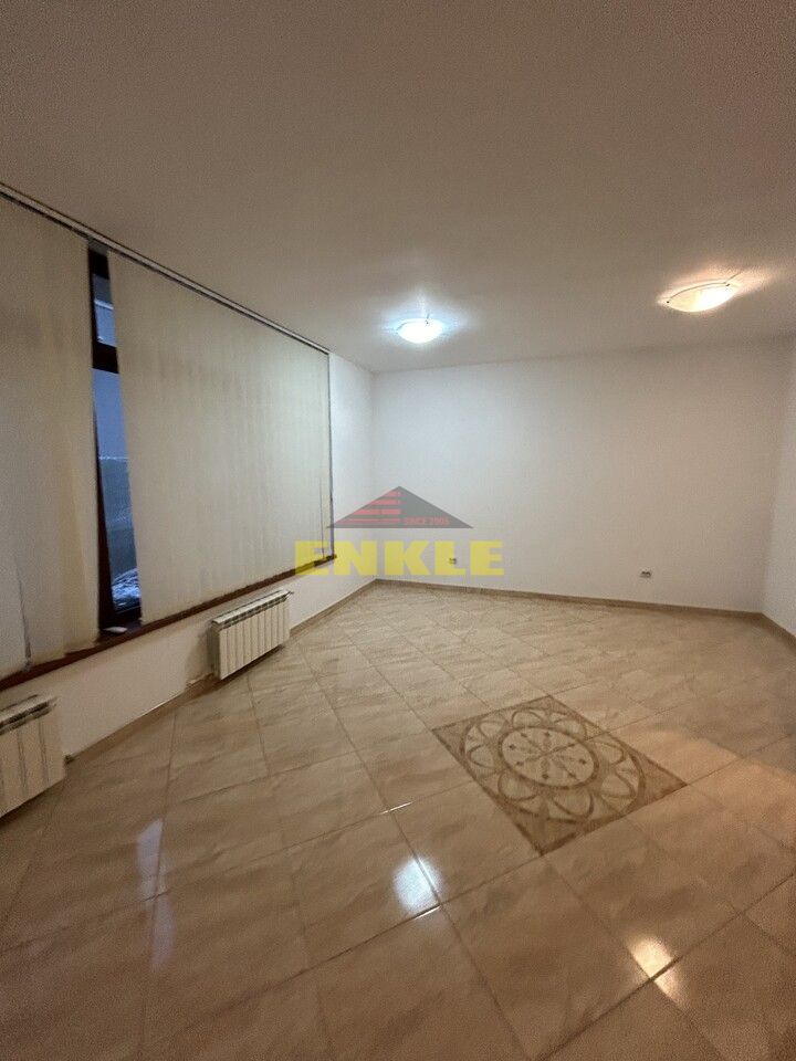 De inchiriat Spatiu Comercial, zona Pietonalul Unirii. Pret 1300€ - Poză 1