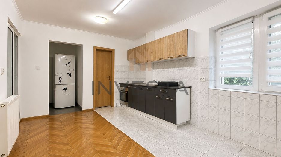 Vila spatioasa cu 15 camere de inchiriat in zona Andrei Muresanu - Poză 4