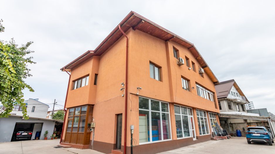Vanzare Cladire P+1+M cu Spatiu Comercial + Rezidential, Apusului - Poză 1