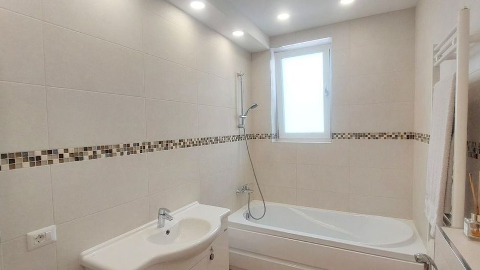 De vânzare casă premium tip duplex,  vedere spre Lacul Brates, comision 0% - Poză 14