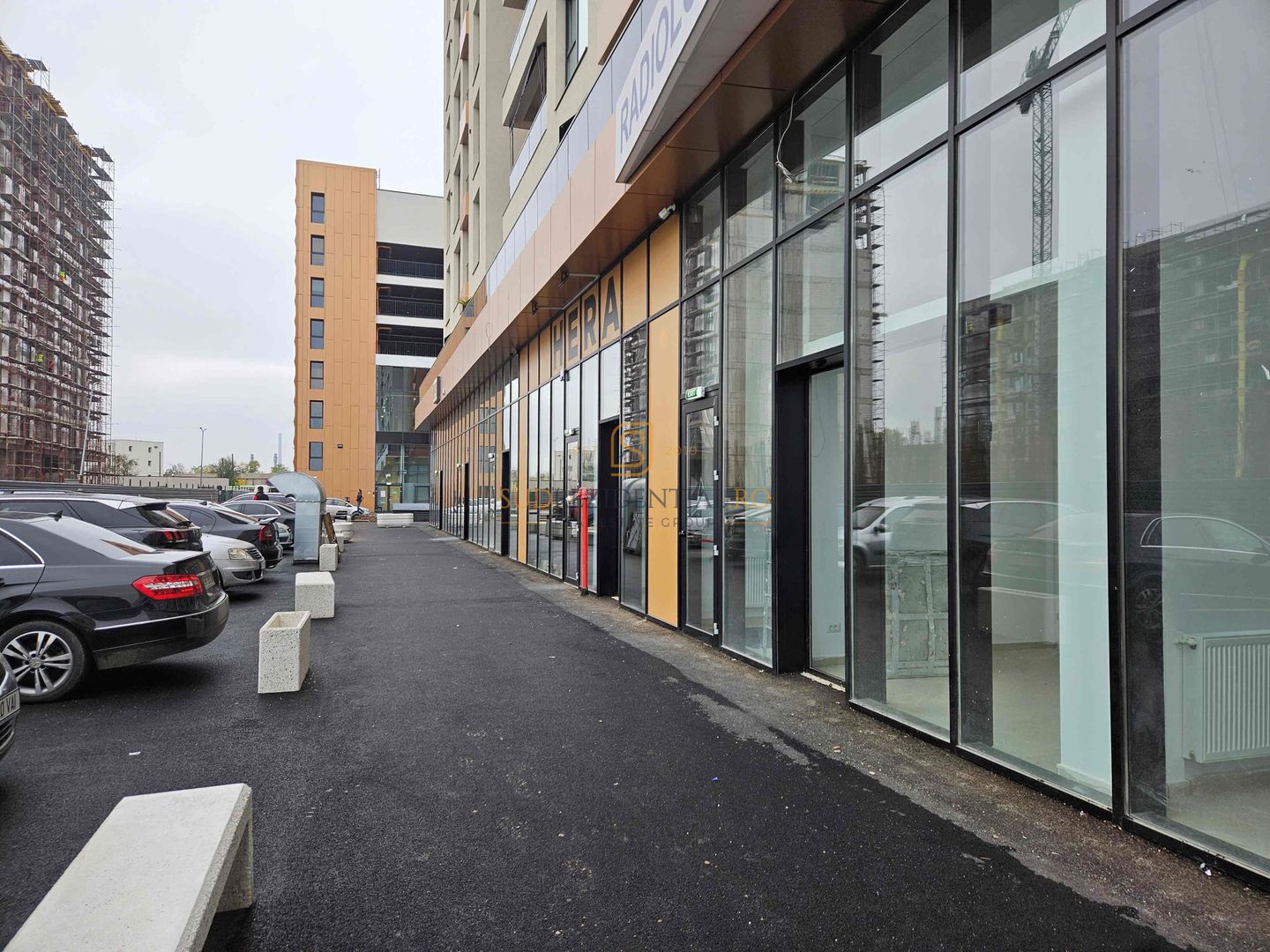 Închiriere spațiu comercial 126 mp – vitrină ampla, poziție premium - Poză 2