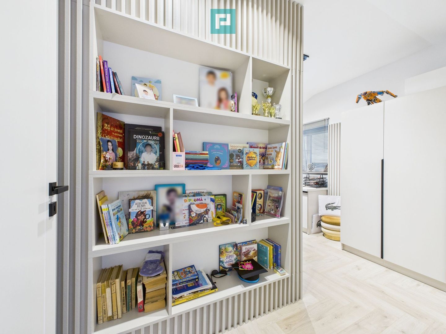 Casă modernă cu 5 camere, 4 băi și terasă închisă – Otopeni, central - Poză 25