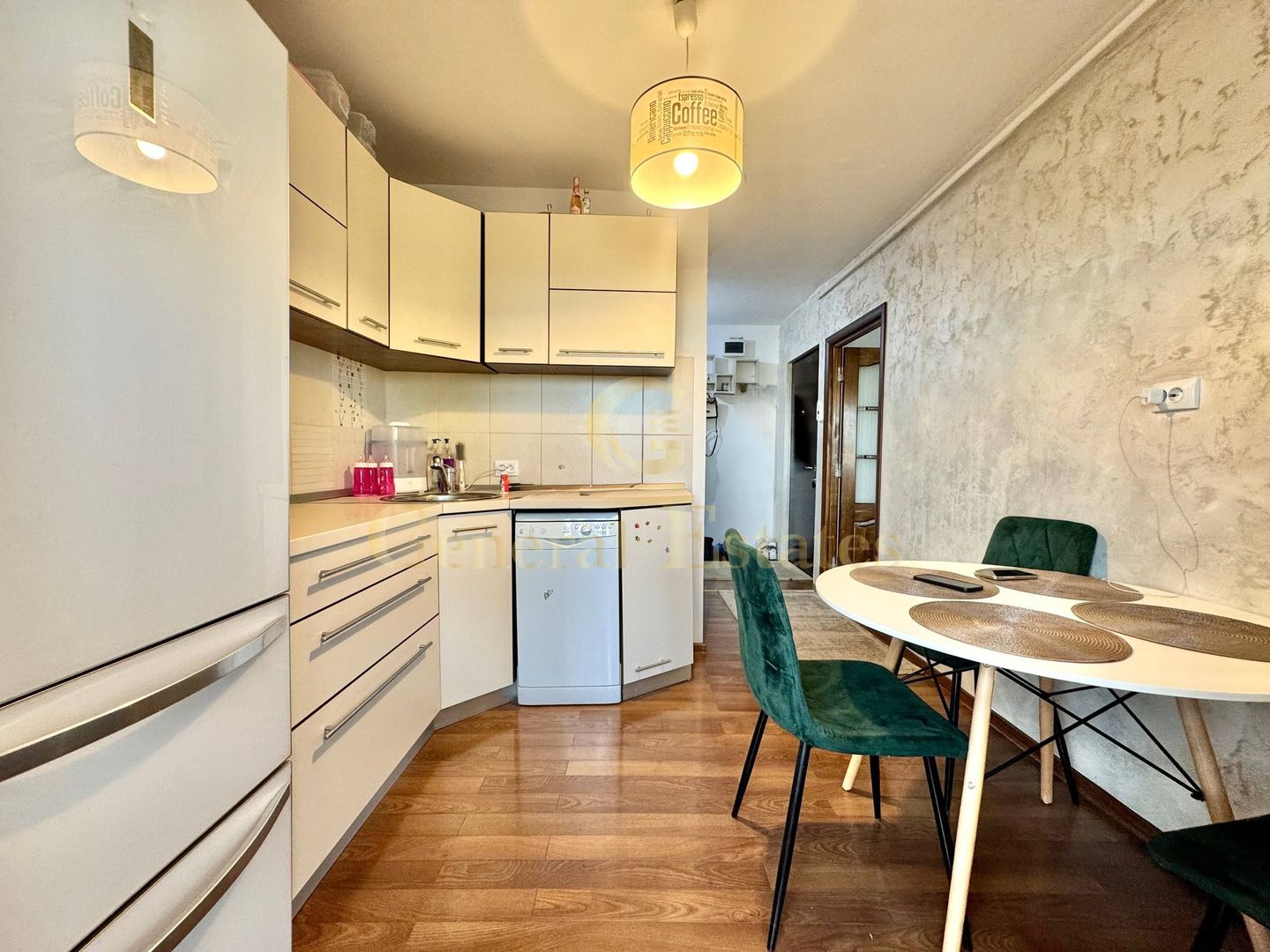 Spre Vânzare apartament cu 3 camere - 72 m.p - Nicolina, Iași - Poză 2