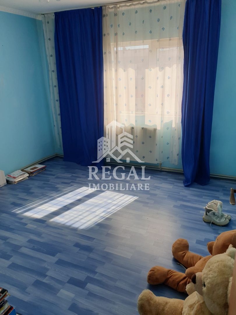 Apartament cu 3 camere de vânzare. Zona Micro 5 - Poză 5