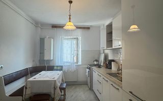 Apartament Calea Dumbravii ,Sibiu,  3 camere ,  2 bai , - Poză 1