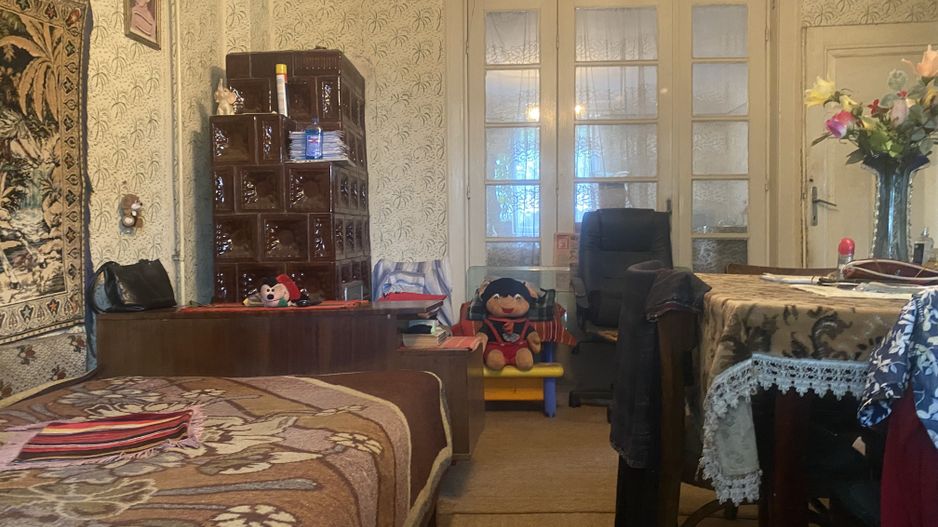 Vanzare casa cu 6 camere in Targoviste - vizavi de Colegiul Carabella - Poză 1