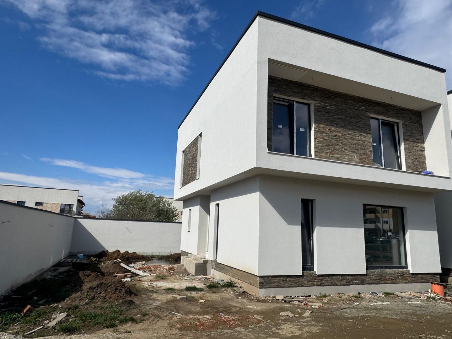 Casa 4 camere, curte generoasă – Șelimbăr, Sibiu - Poză 1