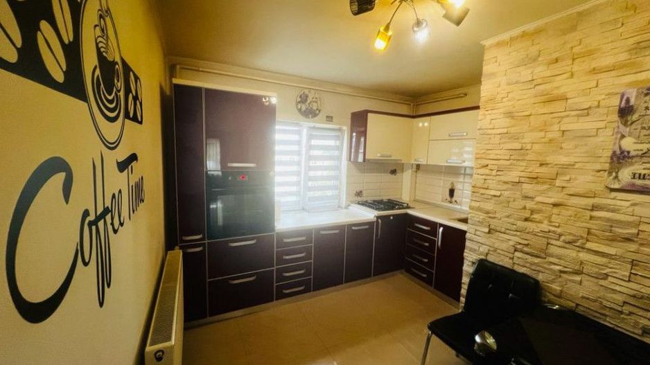 Inchiriere apartament modern, spatios, zona centrala, Teilor - Poză 3