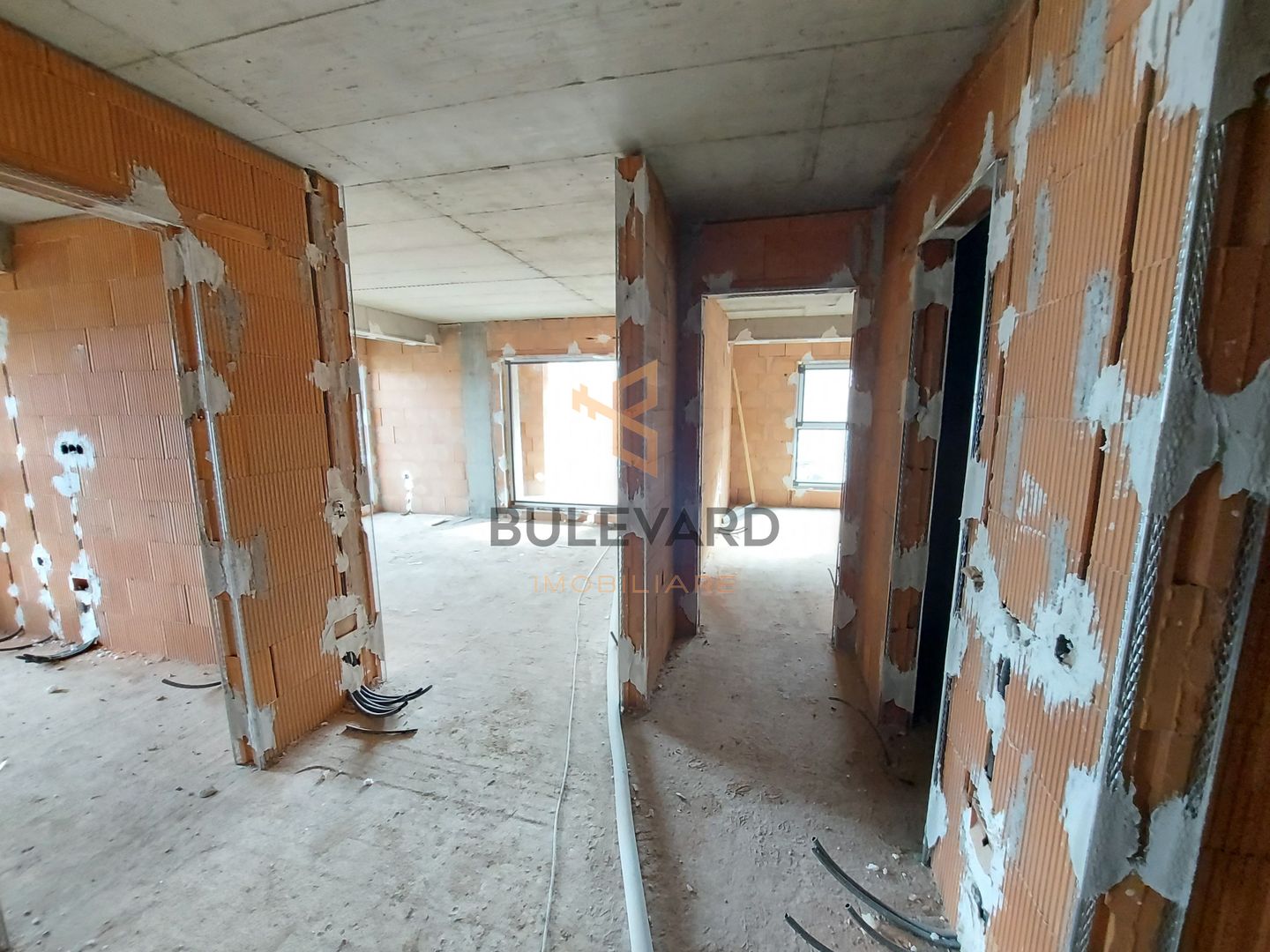 Apartament cu 3 camere+garaj+ 2 terase la 5 minute de Vivo! - Poză 3