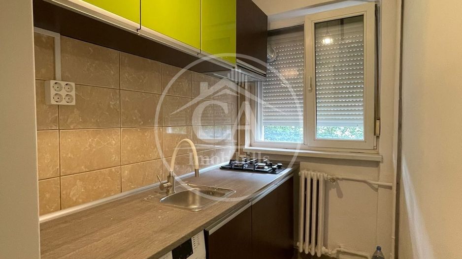 Apartament de vânzare cu 2 camere în zona Rogerius, Oradea - Poză 4