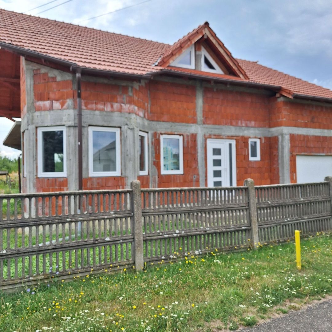 BRASADAS vinde casă în rosu și casa veche. - Poză 2