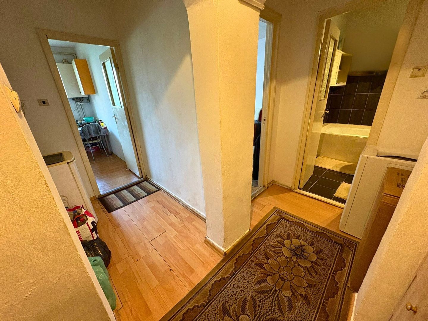 Garsonieră decomandată  zona centrală 30,29 M² - Poză 2