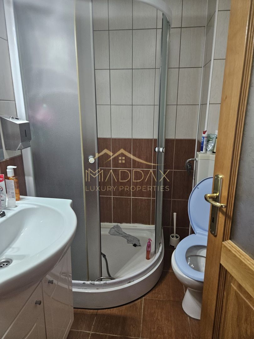 Pensiune 10 camere cu restaurant // Moieciu de Jos - Poză 37