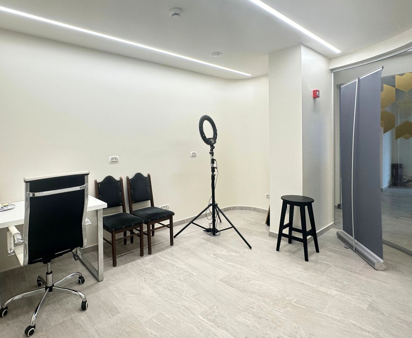 De vânzare Centru Medical Multifuncțional 196 mp zona Coresi - Poză 14