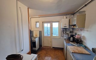 Apartament spațios cu 2 camere, și centrală proprie, Bucovina - Poză 4
