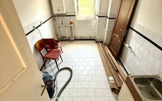 4 Camere Decomandat -  Etaj 2 - Bloc 1981 - Zona Galata - Poză 7