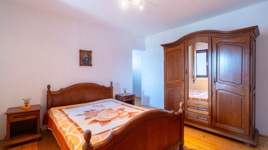 Casa 5 camere - teren 688 mp - Parneava - COMISION 0 - Poză 4