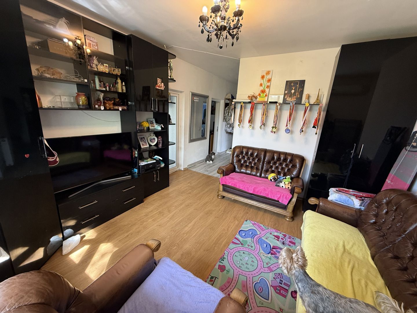 Ap 3 camere - transformat din alipirea a 2 garsoniere - 62 mp - parter - Poză 1