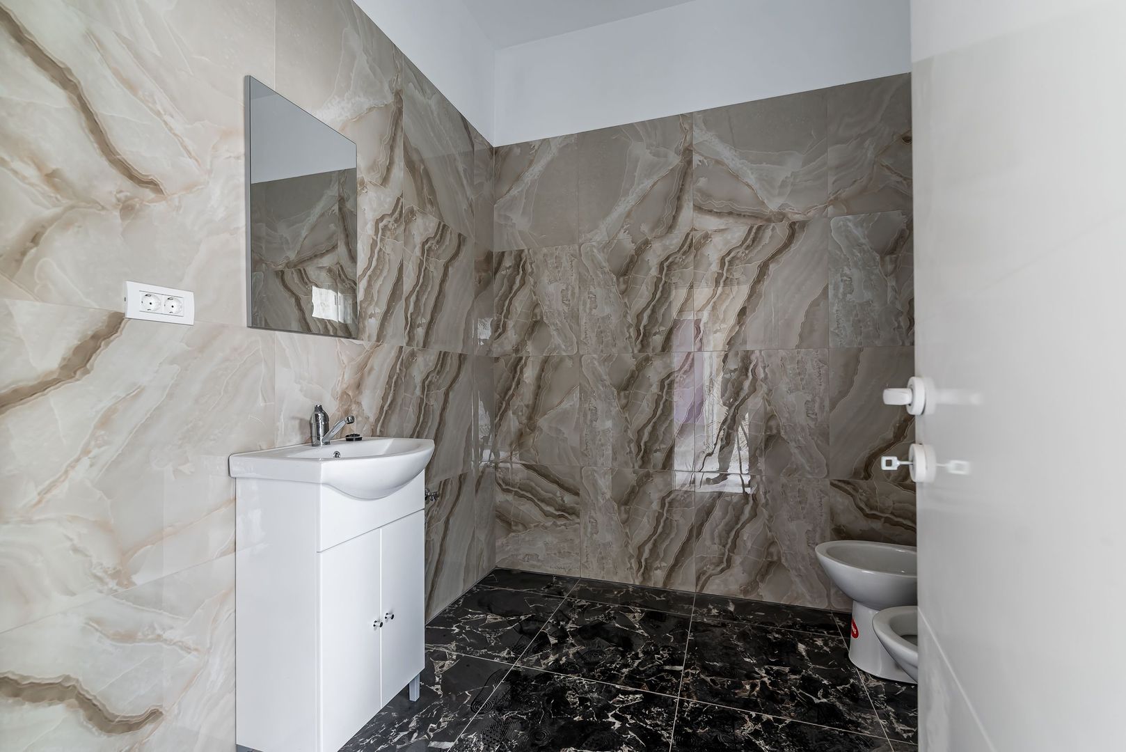 Apartament in bloc nou la INTIM, etaj 2 cu loc de parcare Comision 0 - Poză 3