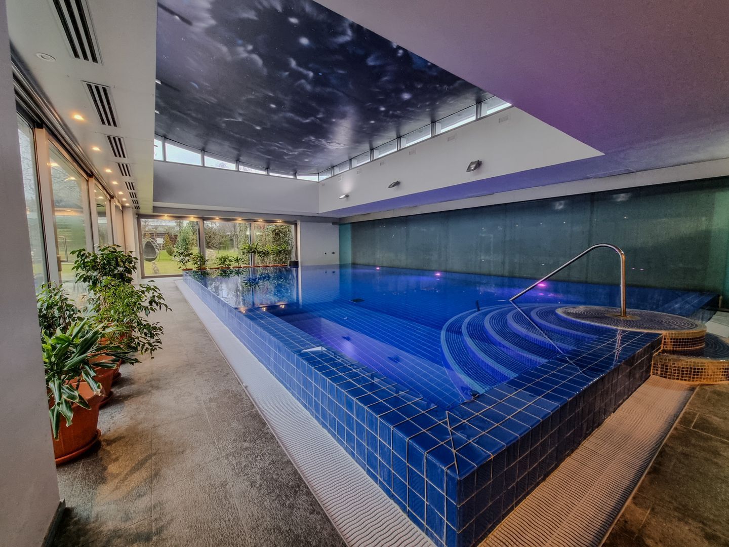 Bijuterie Arhitecturala Premiata, cu Piscina si Tehnologie Inteligenta - Poză 3