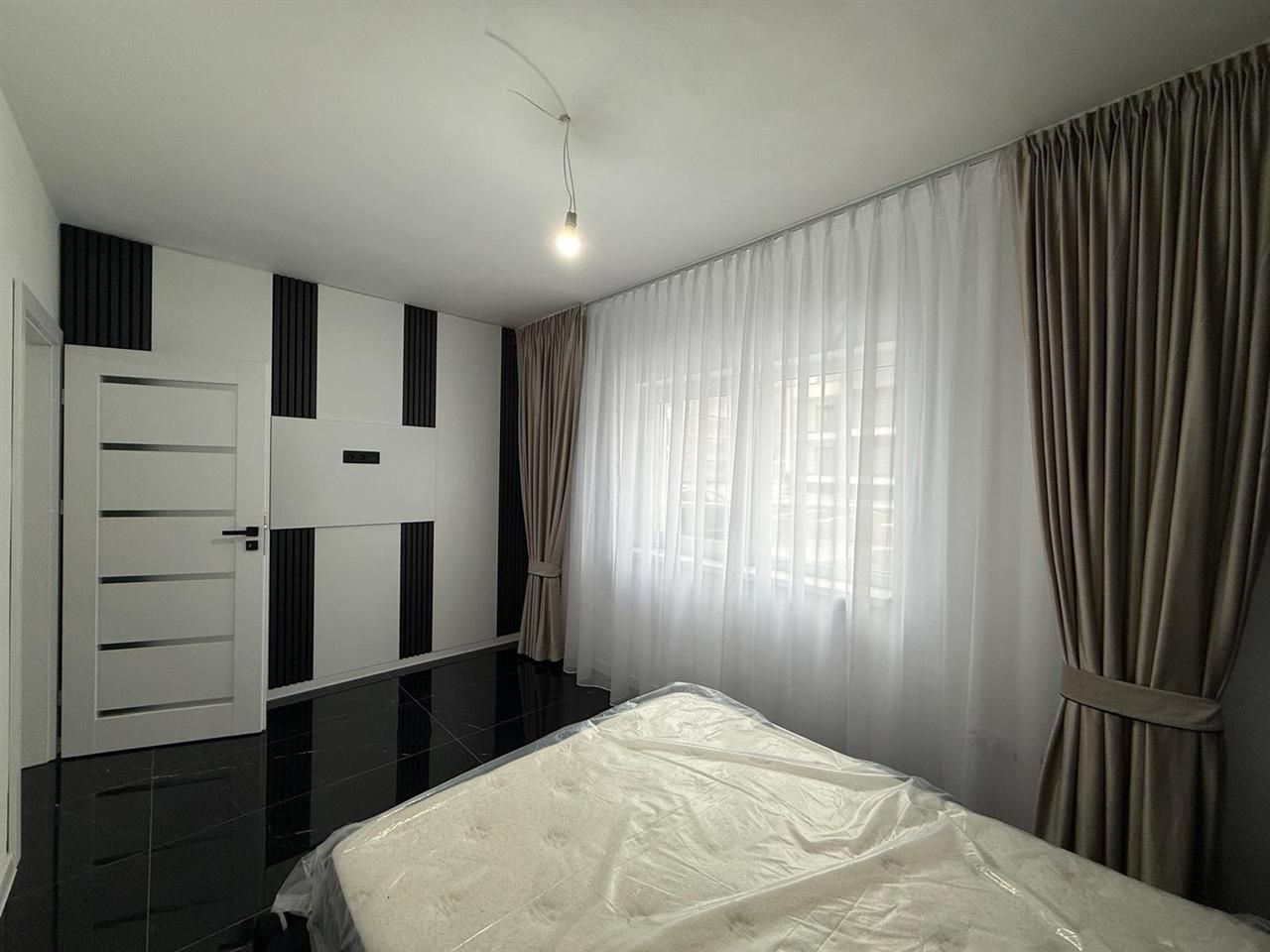 Apartament de vânzare 2 camere decomandate, mobilat și utilat - Poză 5