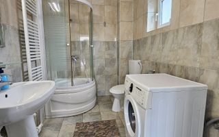 De vanzare Pensiune Eforie Nord la doi pasi de mare - Poză 3