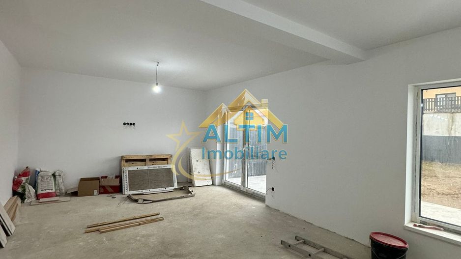 De vânzare - Casă cu 4 camere în cartier Izvor - Poză 9