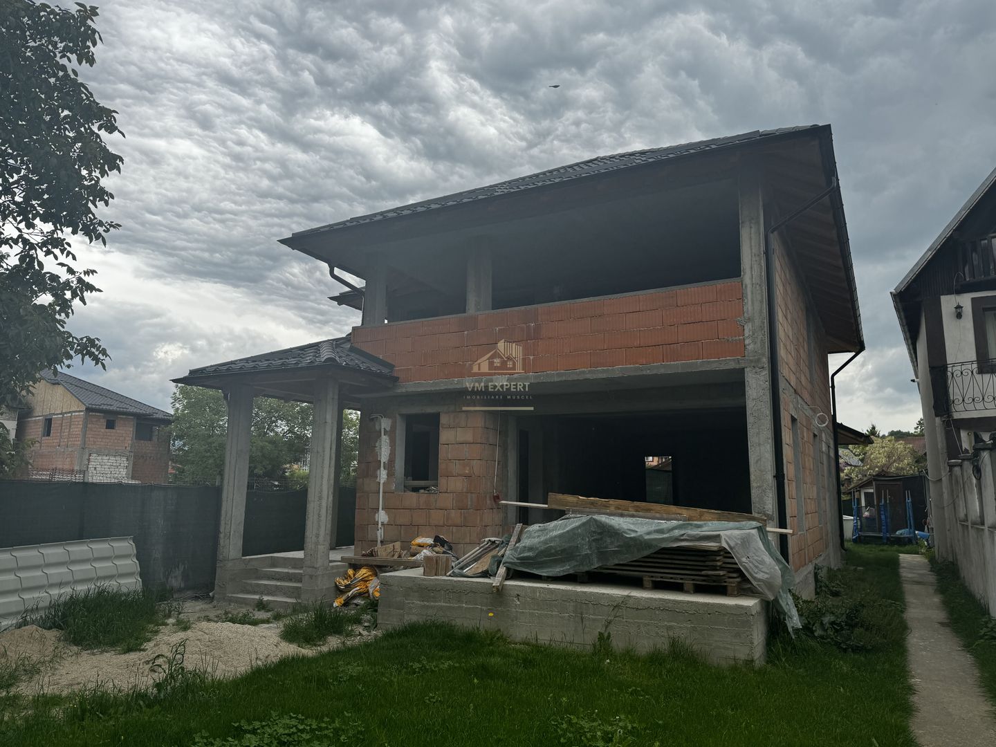 VILA 5 CAMERE, ZONA ULTRA CENTRALA, CAMPULUNG MUSCEL, TEREN 500 MP - Poză 38