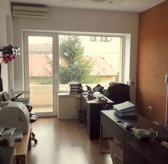 Casa Titulescu cu parcare privata -posibilitate extindere curte pana la 500 mp - Poză 7