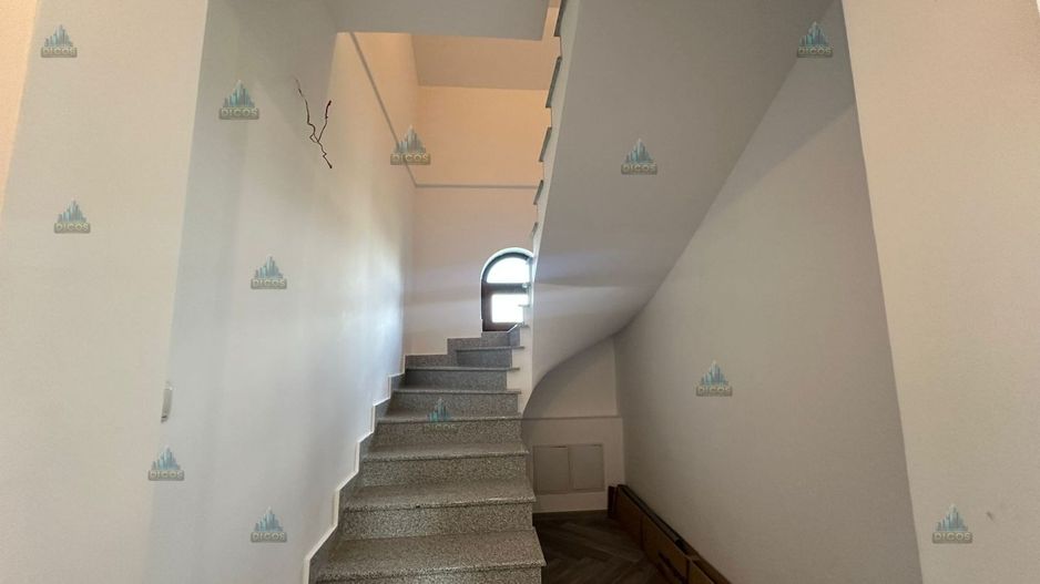 Vilă de vânzare 1500 mp teren - Poză 7