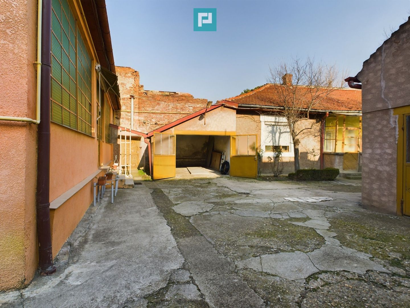 Casă individuală cu teren de 1100 mp și 3 apartamente în curte - Poză 30