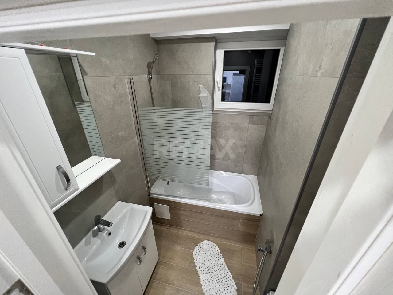 Apartament cu 3 camere de vânzare - Poză 8