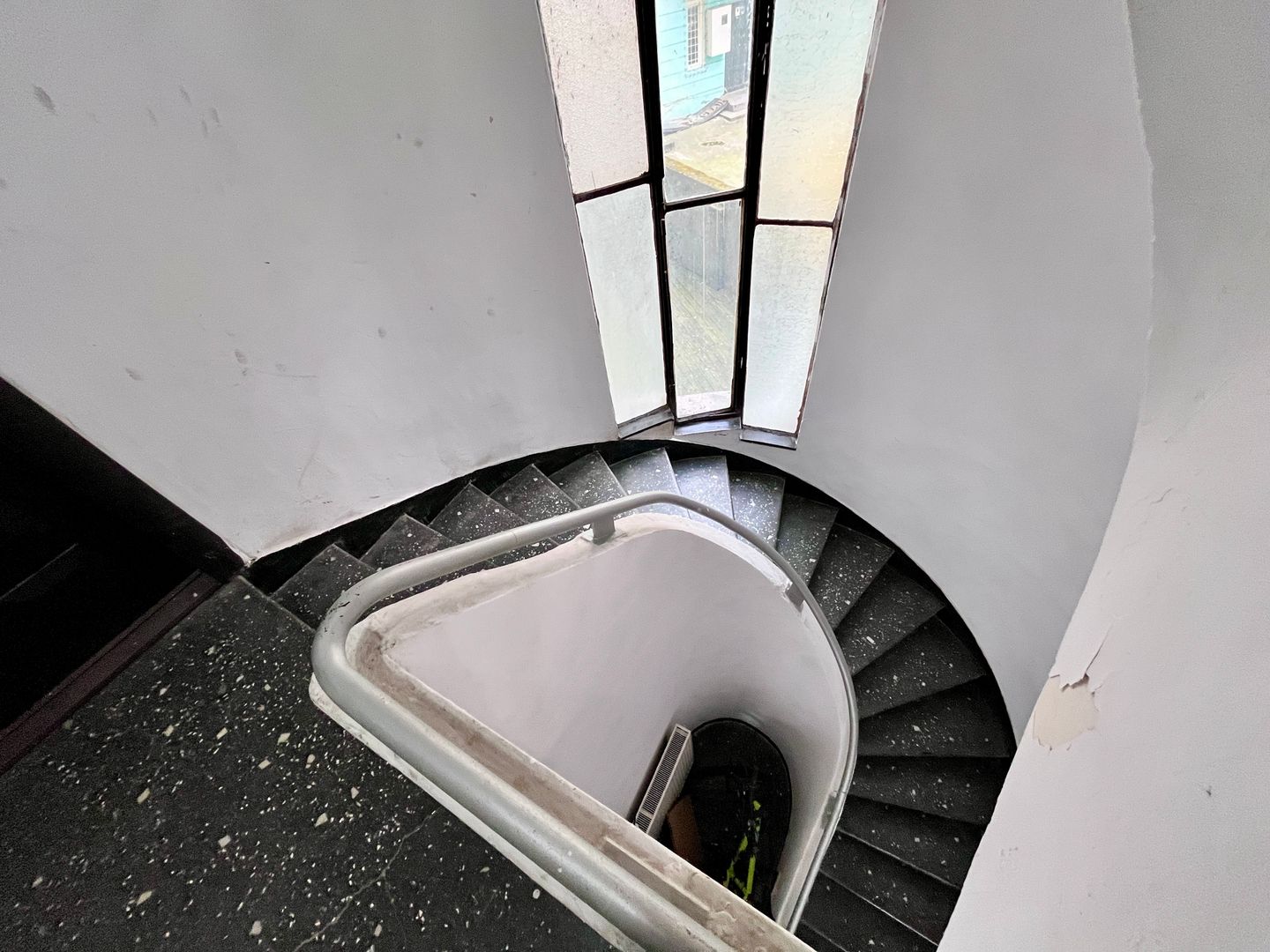 Apartament cu 3 camere langa parcul Cismigiu la 2 min de Metrou Izvor - Poză 11