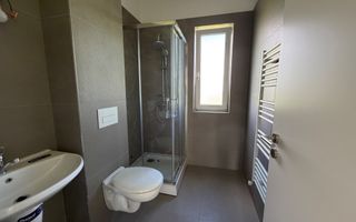 Etaj intermedar.  Decomandat. Cu 2 bai - Poză 11