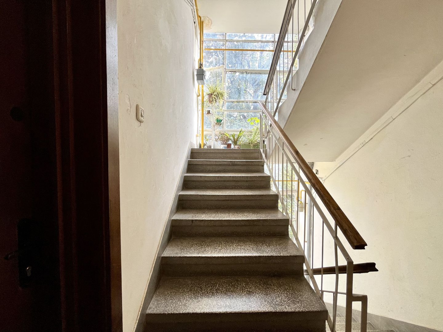 Tur virtual- 2 camere, primitor si luminos, cu garaj, in zona Centrala - Poză 33