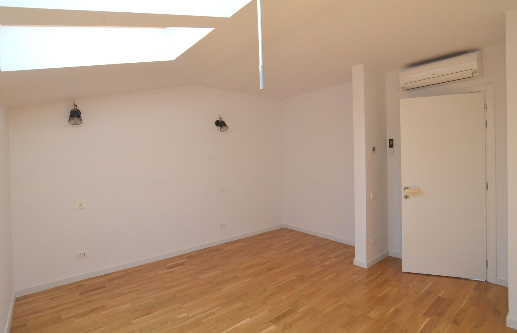 Inchiriem casa insiruita 5 camere partial mobilata - Poză 26