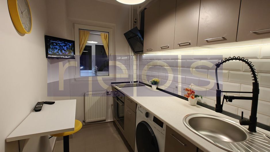 VANZARE- GARSONIERA  - TIMPURI NOI -TINERETULUI - Poză 4