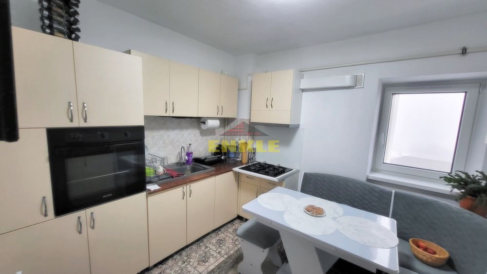 Apartament 4 camere, 90 mp, 2 băi, 2 balcoane, loc parcare+ boxa - Poză 6