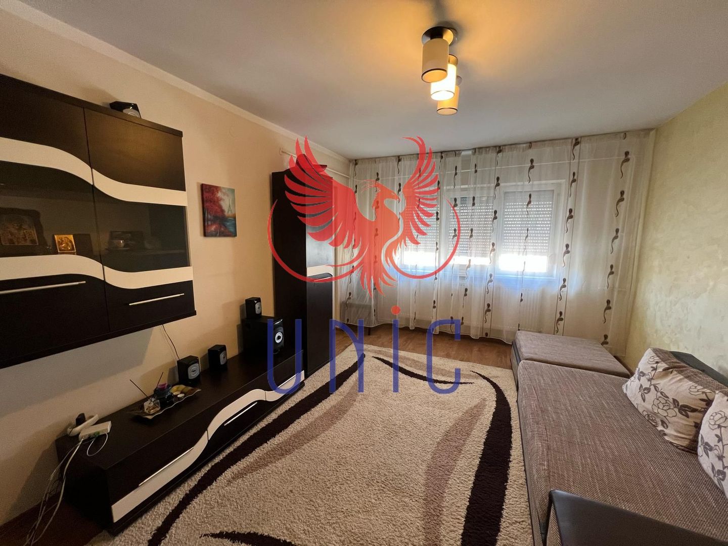Apartament 3 camere, decomandat, Valea Rosie. - Poză 1